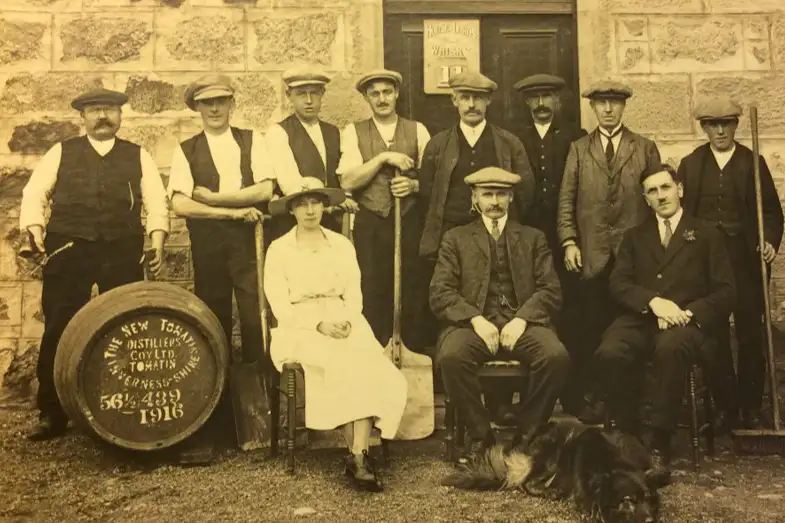 Distillery workers and their families, early twentieth century